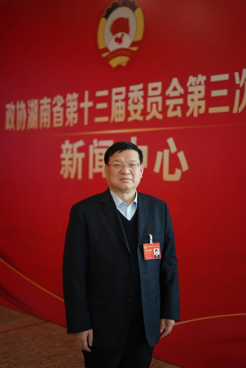 兩會(huì)供銷(xiāo)之聲丨周重旺：產(chǎn)業(yè)先行，以農(nóng)業(yè)經(jīng)營(yíng)主體的發(fā)展助力鄉(xiāng)村振興