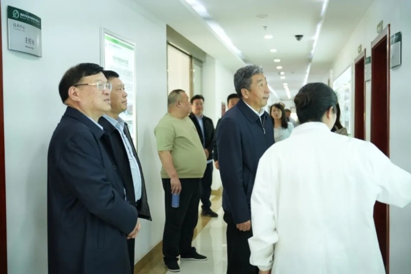 山西省供銷(xiāo)合作社聯(lián)合社黨組書(shū)記、理事會(huì)主任高建軍一行蒞臨公司調(diào)研指導(dǎo)