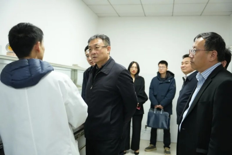 山東省供銷(xiāo)合作社聯(lián)合社黨組書(shū)記、理事會(huì)主任張傳忠一行蒞臨公司調(diào)研交流