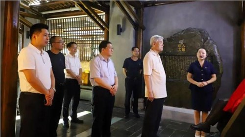 原國務(wù)院參事、國家制造強國建設(shè)戰(zhàn)略咨詢委員會委員張綱一行來集團白沙溪茶廠考察調(diào)研